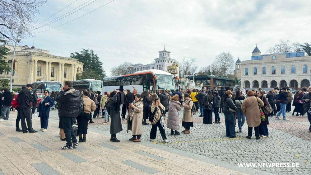 კათოლიკოს-პატრიარქის ხსოვნის პატივის მისაგებად ქუთაისიდან ათასობით ადამიანი გამოემგზავრა