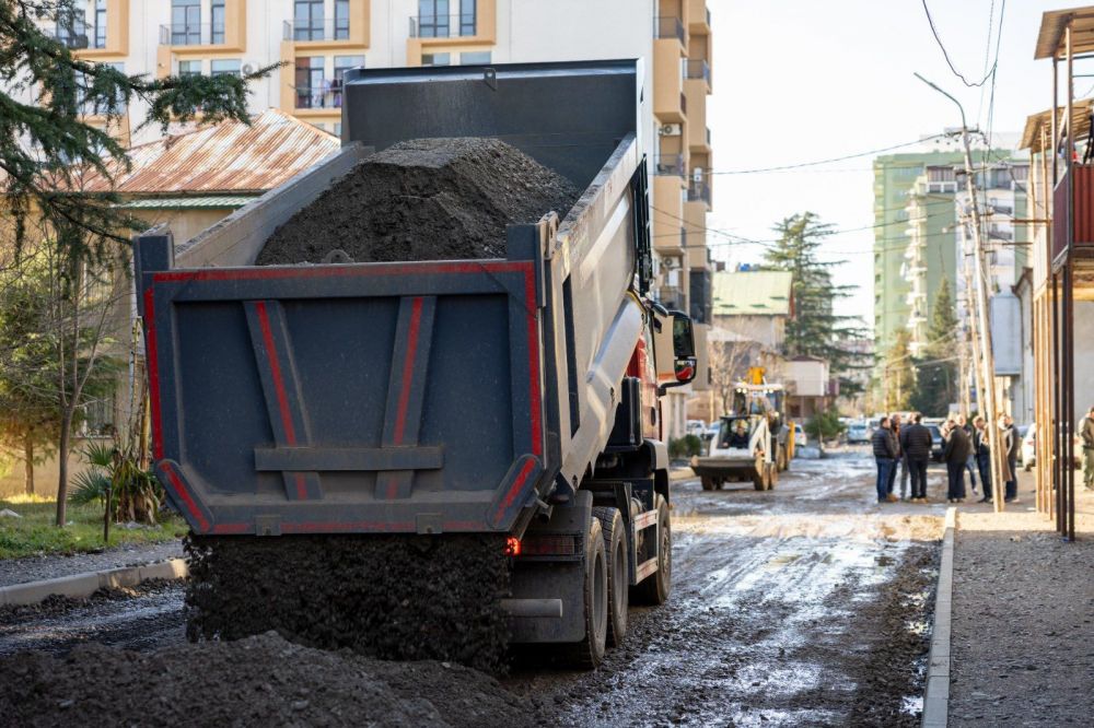 ასსაფეხურიანი კიბის მიმდებარედ სკვერის რეაბილიტაცია მიმდინარეობს