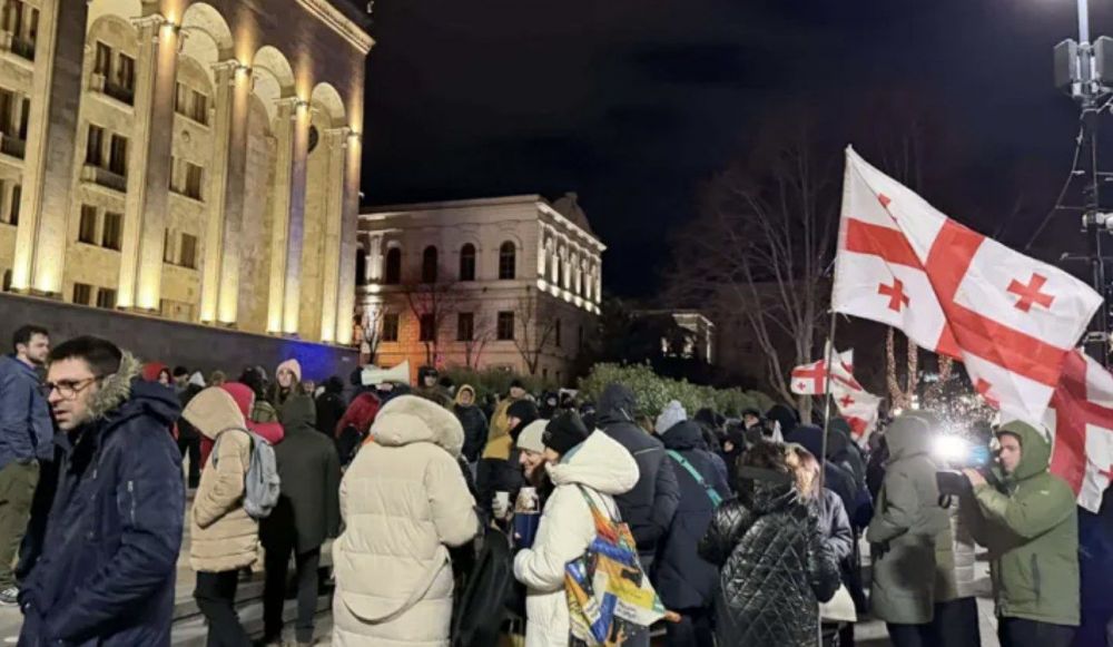 ტროტუარზე დგომის გამო სასამართლომ 5 მოქალაქეს ადმინისტრაციული პატიმრობა შეუფარდა