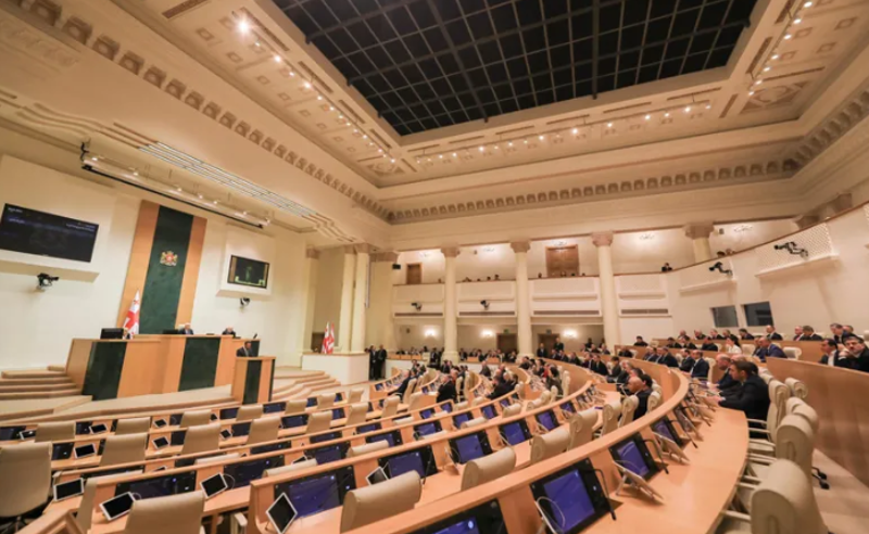 რა ცვლილებები შეაქვს „ოცნებას“ „გრანტების შესახებ“ კანონში - დეტალები