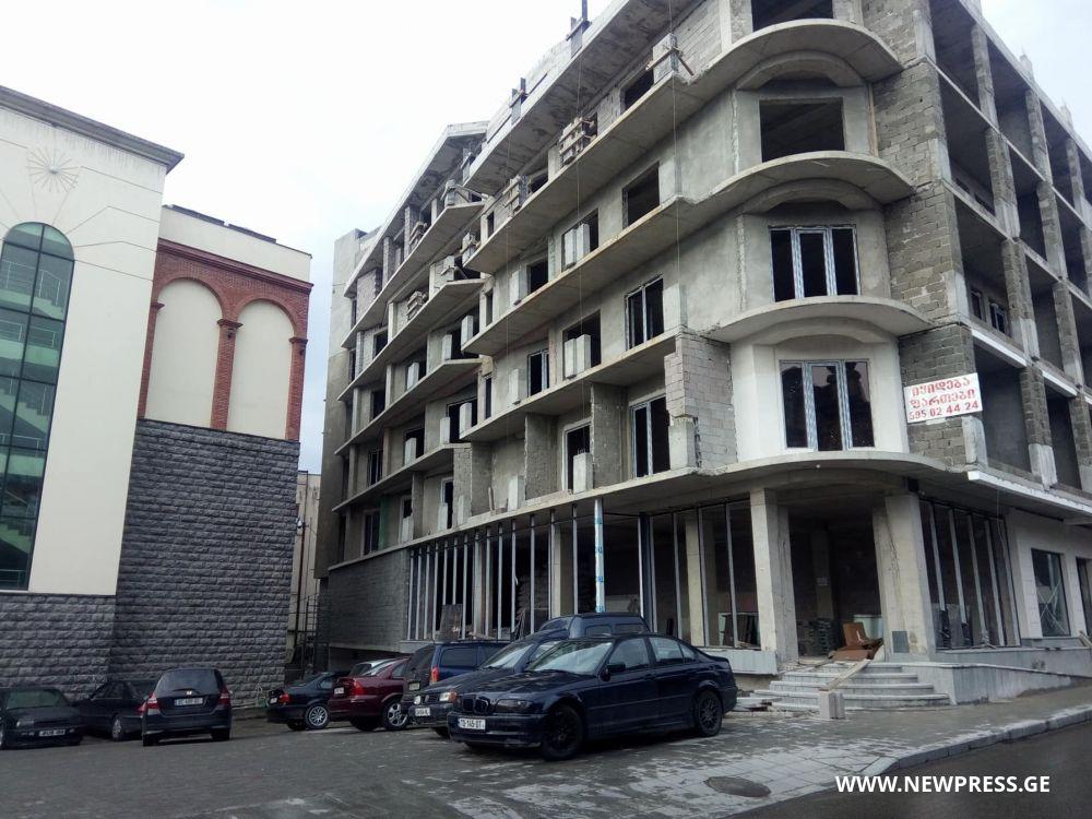 ქუთაისის მერია  კომპანიას ორი სართულის დემონტაჟით ემუქრება