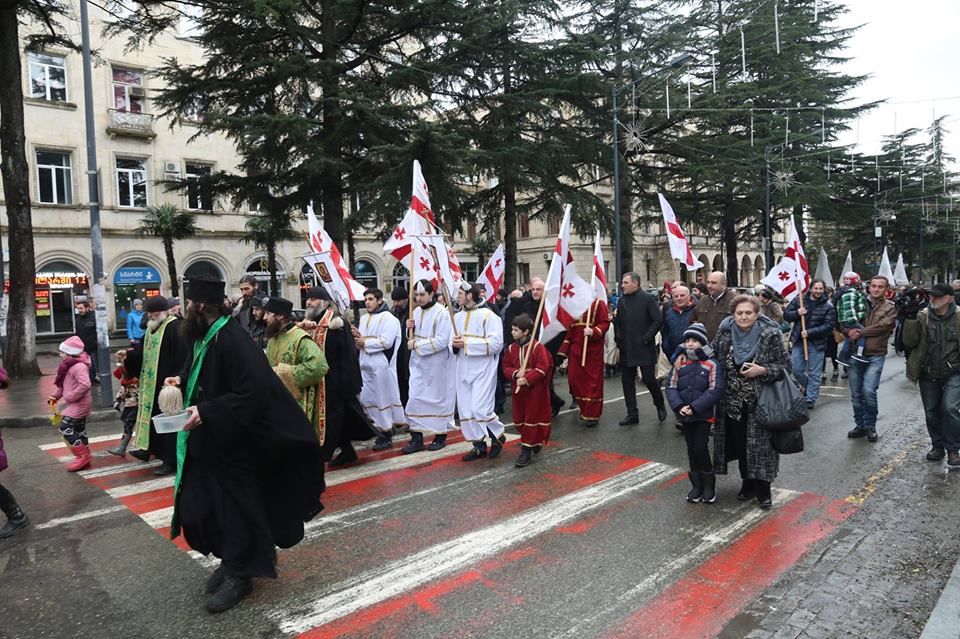 ქუთაისში შობის აღნიშვნა მახარობლებმა დილიდან  დაიწყეს(ფოტო)