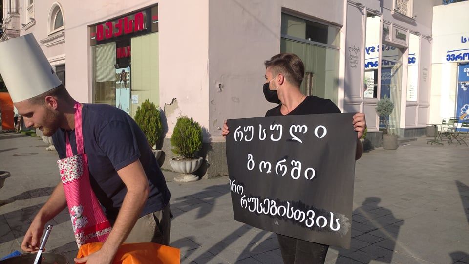 რუსული ბორში რუსეთუმეებისათვის  – “პატრიოტთა ალიანსს” ქუთაისში რუსული წვნიანით “გაუმასპინძლდნენ”