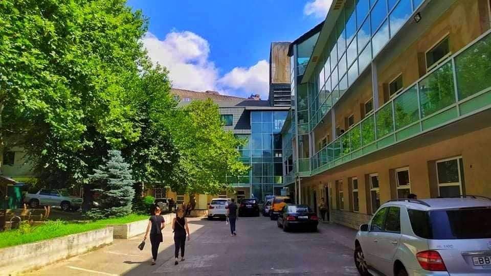 “კლინიკა ბომონდში”11 კოვიდინფიცირებული პაციენტი, მათ შორის 7 ბავშვი შეიყვანეს