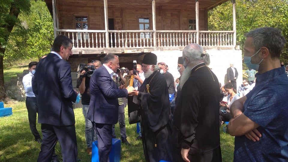 იმერეთში სასულიერო პირების ჩართულობით  “ქართული ოცნების” კანდიდატების წარდგენა გრძელდება