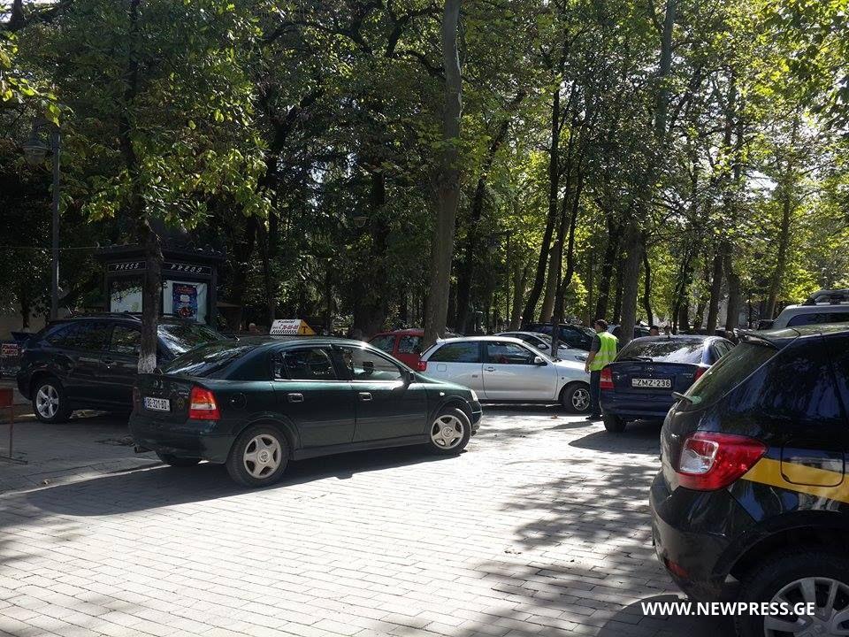 ქუთაისში პარკირების გადასახადი კვლავ იკრიბება