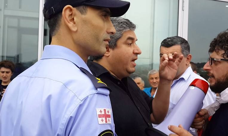 “თავში ქვა უხლიათ “რუსთავი 2″-ის მოწილეებს” – გიორგი ჟვანია (ვიდეო)