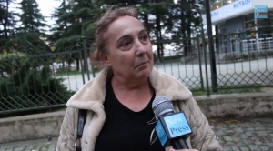 “ათი ლარი მიიწებონ შუბლზე”