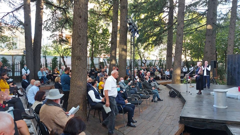 ლადო მესხიშვილის თეატრმა 160-ე საიუბილეო სეზონი ღია სივრცეში  გახსნა