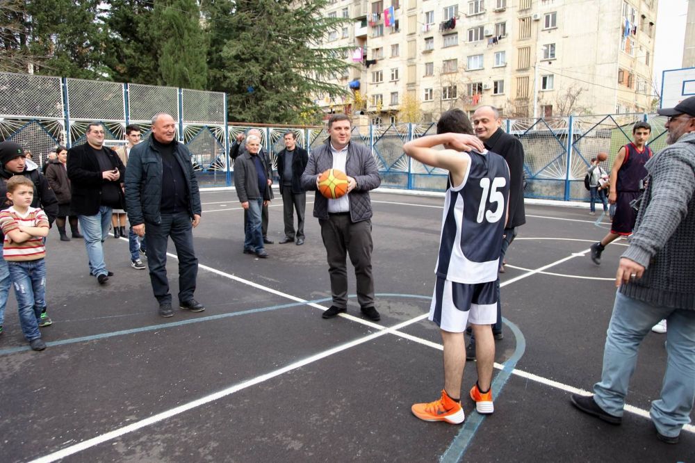 ქუთაისში მარტივი ტიპის 12 მოედანი 260 000 ლარად კეთილმოეწყო