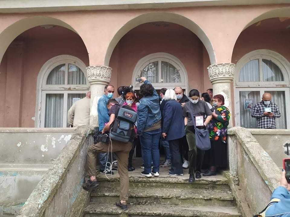 ხმაური  ქუთაისის 74 უბანზე –  დეზინფექციის დროს  ოთახში დამკვირვებლები არ იმყოფებოდნენ