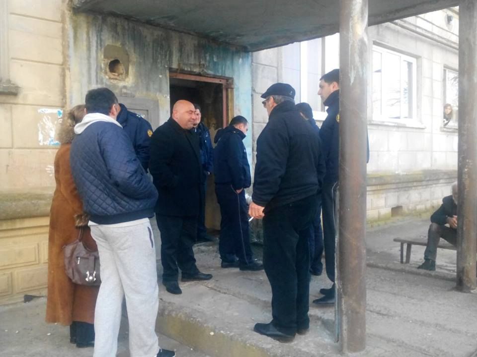 ქუთაისში  სამშვილიანი ოჯახი ბინიდან გამოასახლეს