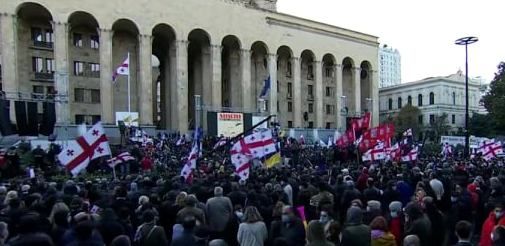 ოპოზიციის ხელისუფლებას სამი მოთხოვნა წაუყენა, რისთვისაც დრო საღამოს 8 საათამდე დაუწესა