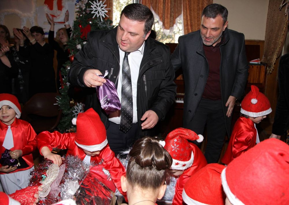 ქუთაისის საბავშვო ბაღებში საახალწლო საჩუქრები დარიგდა