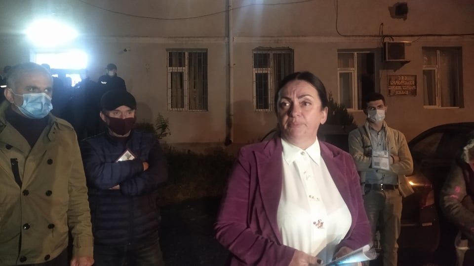 წყალტუბოს საოლქო კომისიის სხდომას კოვიდინფიცირებული წევრი ესწრება – ოპოზიცია