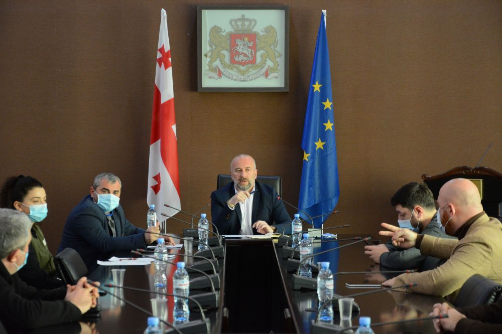 ქუთაისის  მედპერსონალს სპეციალური ტრანსპორტი მოემსახურება