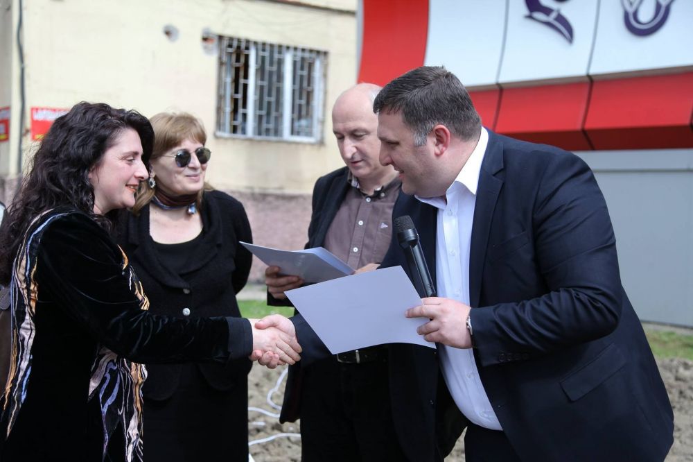 კალიგრაფიის კონკურსის გამარჯვებული მოსწავლეები დაჯილდოვეს(PHOTO)