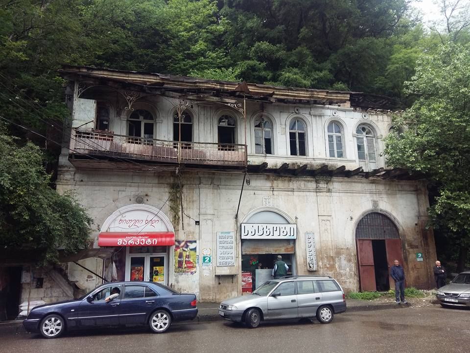 “კულტურულ მემკვიდრეობის ნუსხაში შეტანილი ძეგლი დანგრევის პირასაა”