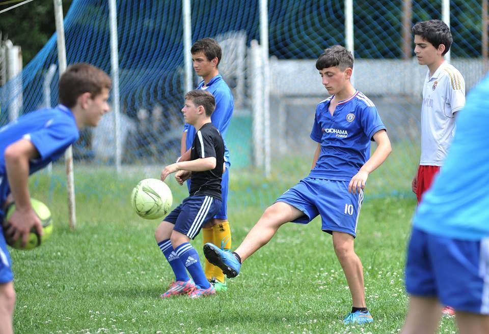 სპორტის მინისტრმა ხონელ ბავშვებს სპორტული ინვენტარი გადასცა