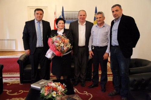 ქუთაისის ხელისუფლებამ ექიმებს  იუბილე მიულოცა