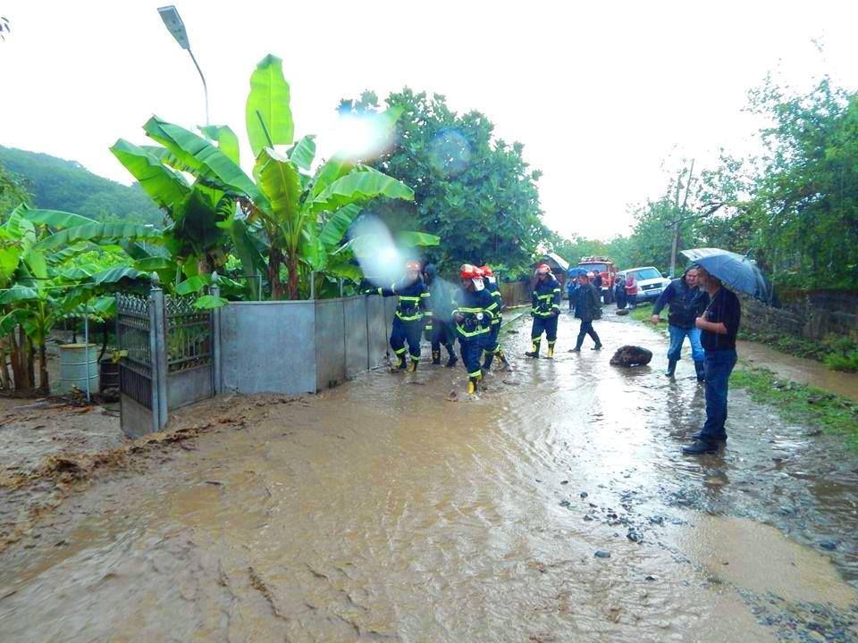 ბაღდათში სტიქიისაგან დაზიანებული გზები იწმინდება