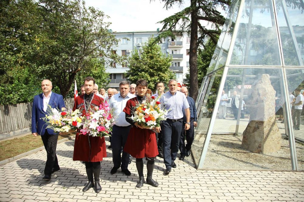 აგვისტოს ომში დაღუპულთა ოჯახებს 1000 ლარი გადაეცათ
