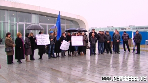 ხონელმა „მეოცნებეებმა“ პროტესტი  პარლამენტთან აქციით გამოხატეს