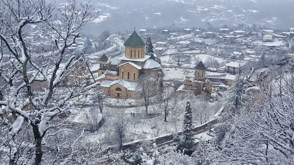 გელათის ტაძრის დაზიანებული დროებითი გადახურვის აღდგენა დასრულდა