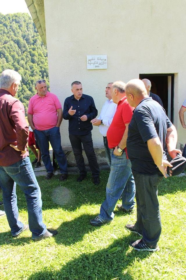 გოჩა ენუქიძე ლენტეხის სოფლების მოსახლეობას შეხვდა(R)