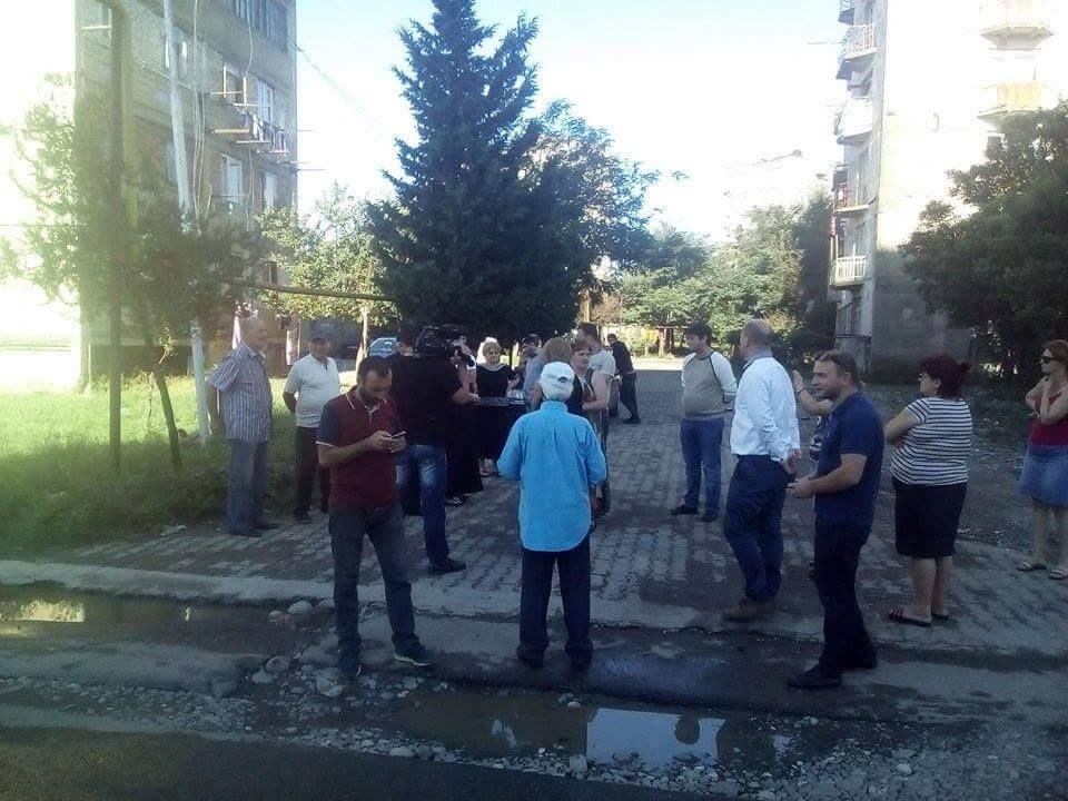 ქუთაისში გზის საფარის აღდგენას ითხოვენ