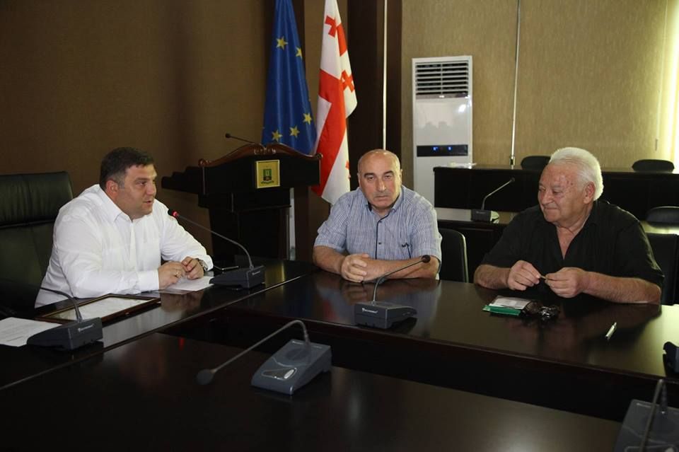 ქუთაისის მერმა ღვაწლმოსილ სპორტსმენს იუბილე მიულოცა