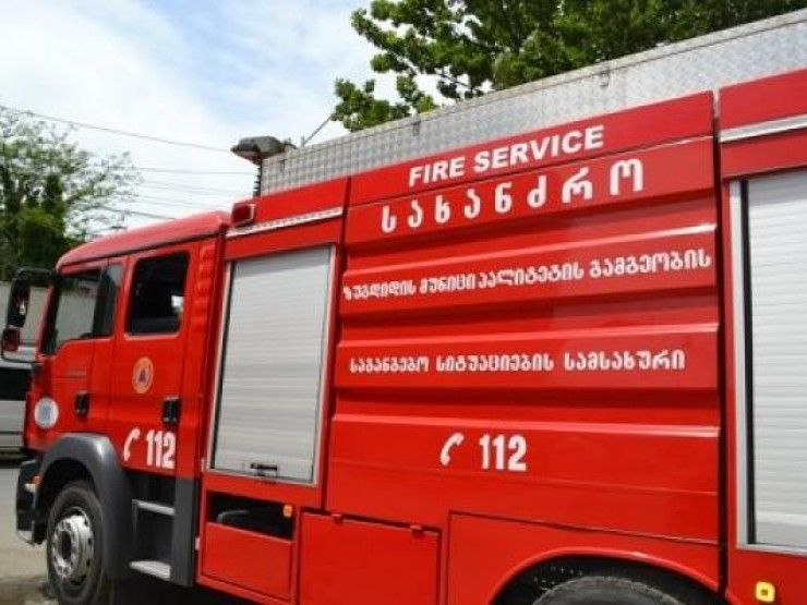 ქუთაისში პარლამენტის მიმდებარე ტერიტორიაზე ხანძარი ლიკვიდირებულია