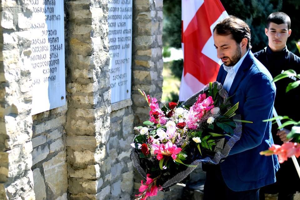 კასპის მაჟორიტარი დეპუტატობის კანდიდატი  სკოლამდელი აღზრდის დაწესებულებების თანამშრომლებს შეხვდა(R)