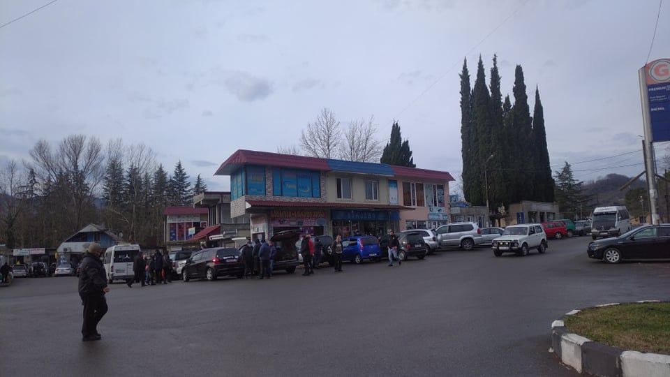 ვანში ტაქსის მძღოლმა მეორე მძღოლი ცეცხლსასროლი იარაღით დაჭრა