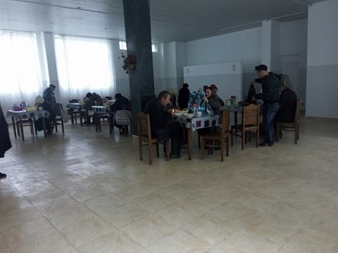 უფასო სასადილოს ბენეფიციართა გაზრდილი რაოდენობა და ძირითადი სიის მიღმა დარჩენილი ადამიანები