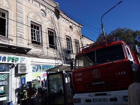 ქუთაისში, ფალიაშვილის ქუჩაზე სამაშველო სამუშაოები მიმდინარეობს