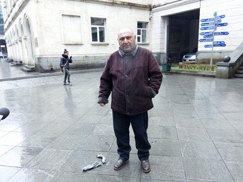 ქუთაისის მერიის წინ  “2017 წლის ბიუჯეტი”  დაწვეს[VIDEO]