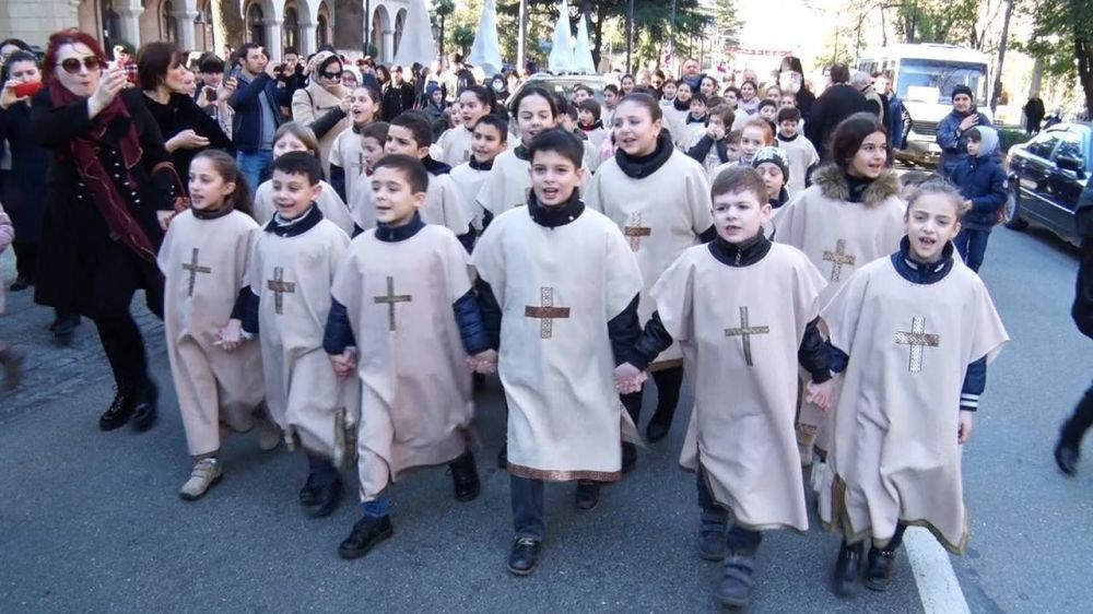 ქუთაისში საშობაო ალილო დილიდან დაიწყო