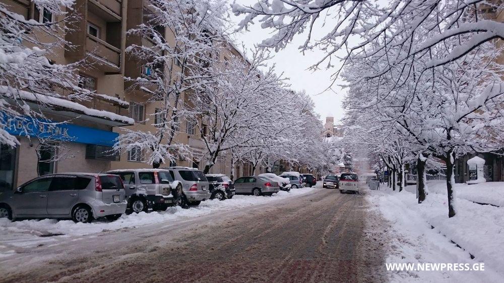 ქუთაისელები  მერიას ქუჩების გაწმენდას სთხოვენ [VIDEO]