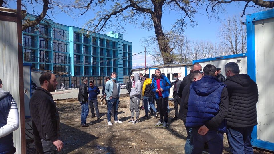 ქუთაისის საერთაშორისო უნივერსიტეტის მშენებლობაზე დასაქმებულები გაიფიცნენ