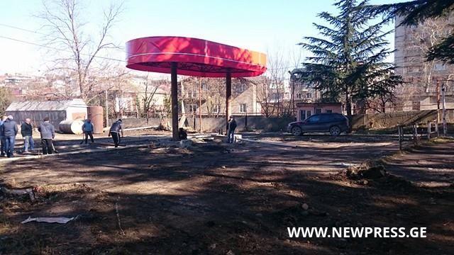 ჯავახიშვილის ქუჩაზე ბენზოგასამართი სადგურის მშენებლობა სასამართლომ შეაჩერა