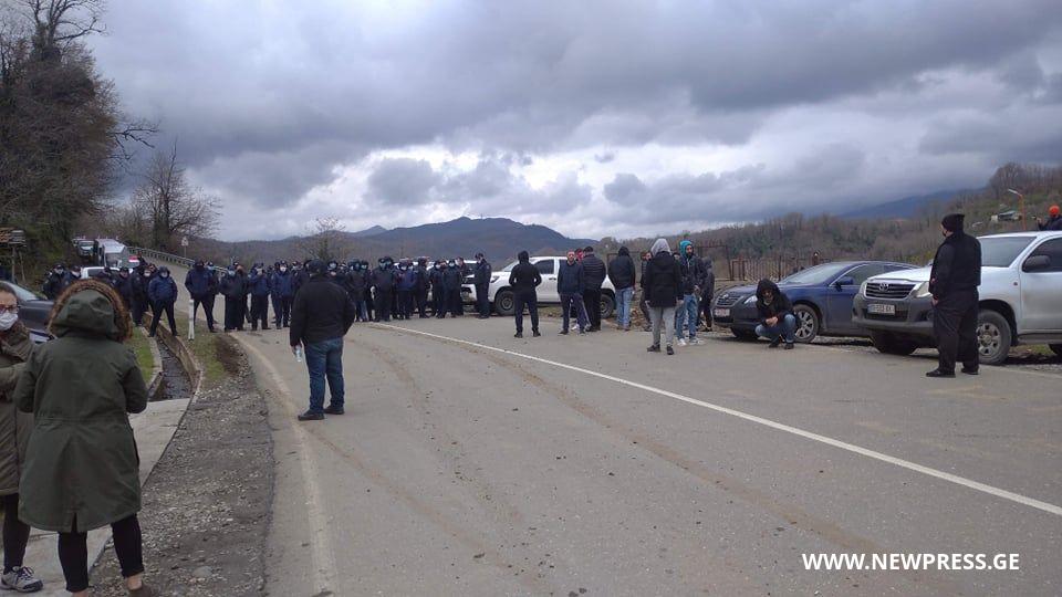 პოლიციას რიონის ხეობაში მისასვლელი გზები ბლოკირებული აქვს
