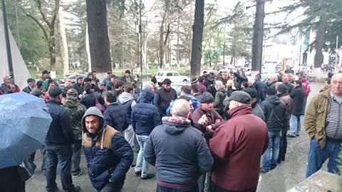“ჩვენ არ ვართ ბრაკონიერები”-აქცია ქუთაისში