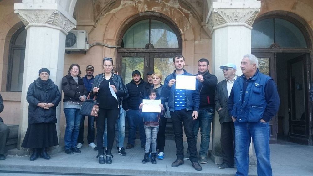 ნაგავსაყრელის მშენებლობის მოწინააღმდეგებმა  ქუთაისის მერიასთან აქცია გამართეს
