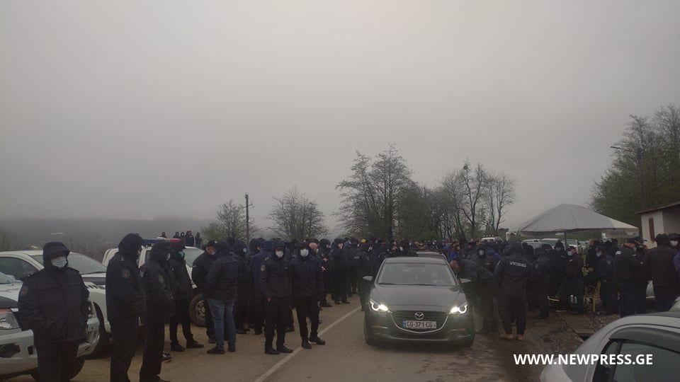 რიონის ხეობაში ჰესის მოწინააღმდეგეებსა და პოლიციას გზა ორმხრივად გადაკეტილი აქვთ