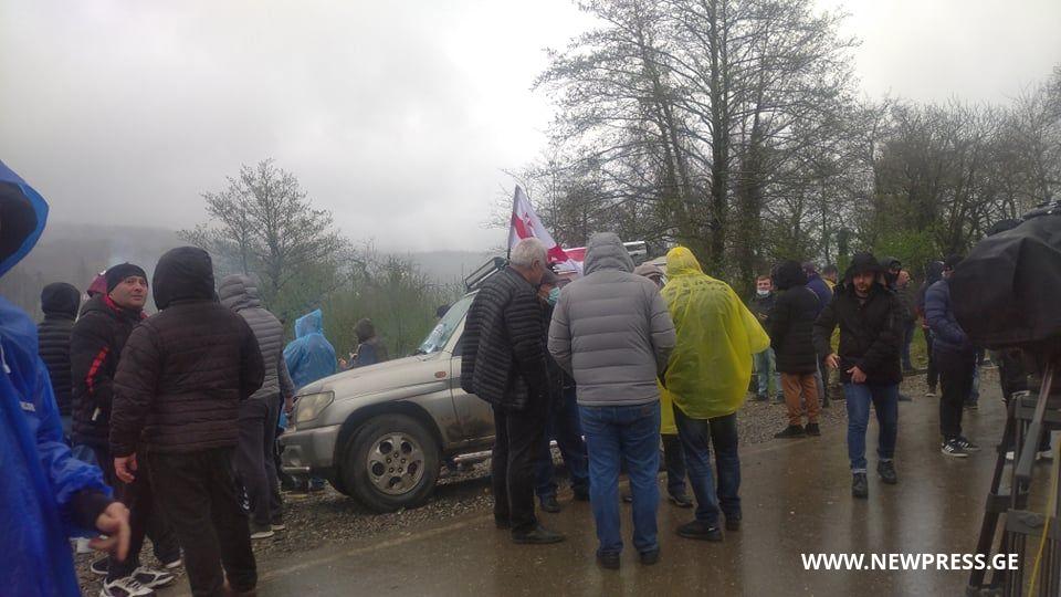 უწყვეტი პროტესტის მონაწილეები ნამახვანის მიმართულებით ხელებაწეული გადაადგილებას გეგმავენ