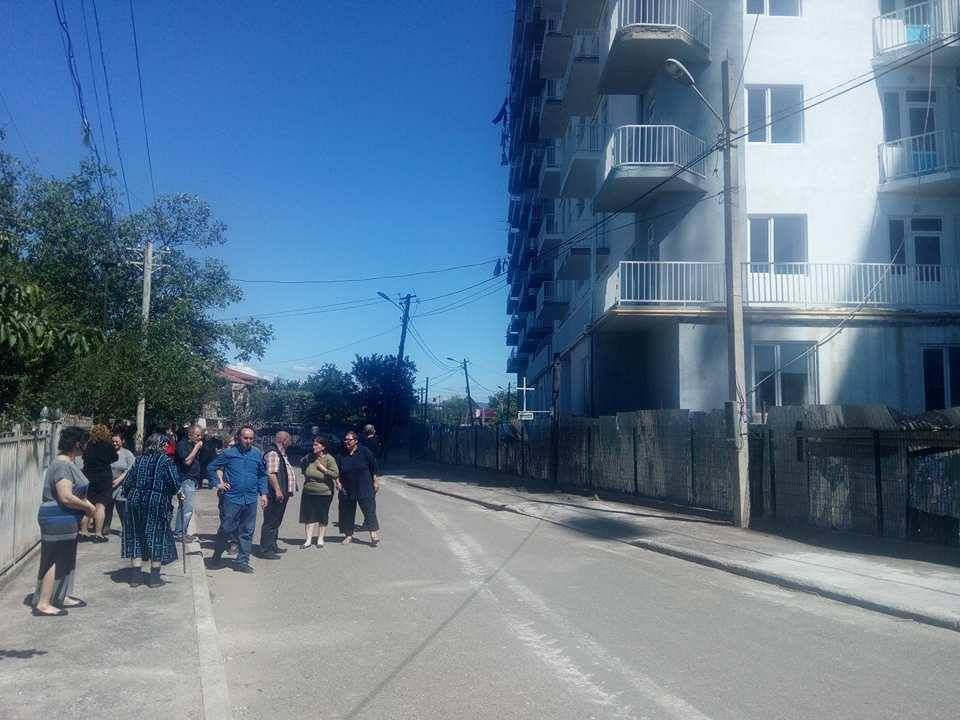ქუთაისში მრავალსართულიანი კორპუსის მშენებლობას აპროტესტებენ
