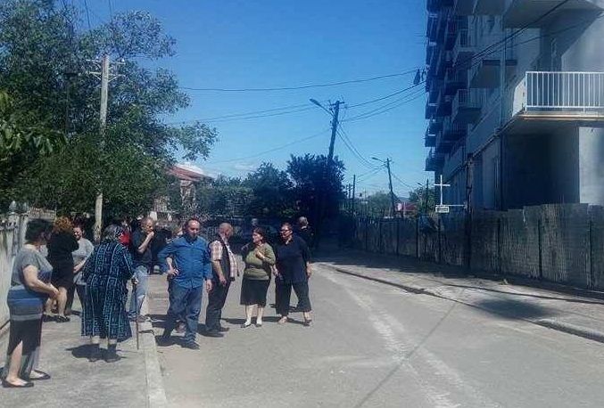 ქუთაისში მოსახლეობა აღმაშენებლის გამზირის გადაკეტვით იმუქრება