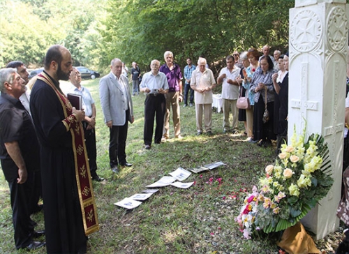 ქუთაისში რეპრესიების მსხვერპლთა მემორიალი გვირგვინით შეამკეს