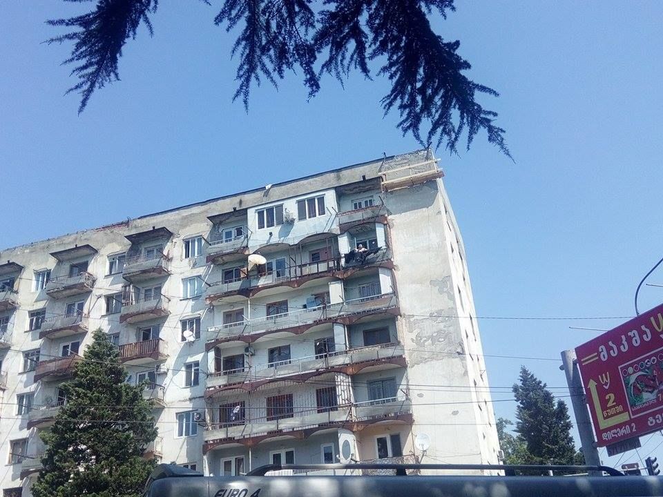 ქუთაისში 20 კორპუსის პარაპეტების რეაბილიტაცია მიმდინარეობს